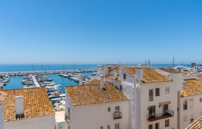 Resale - Apartment - Middle Floor Apartment - Marbella - Puerto Banús