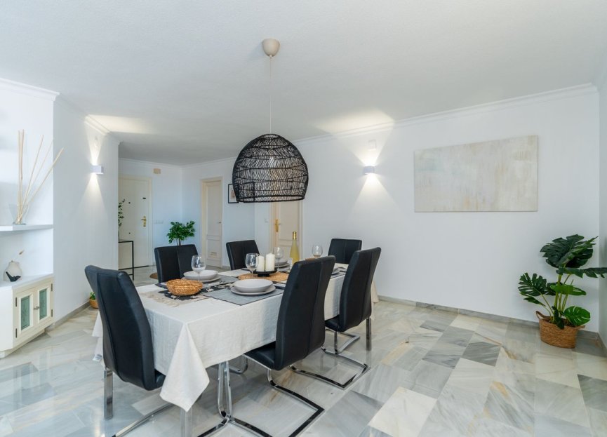 Resale - Apartment - Middle Floor Apartment - Marbella - Puerto Banús