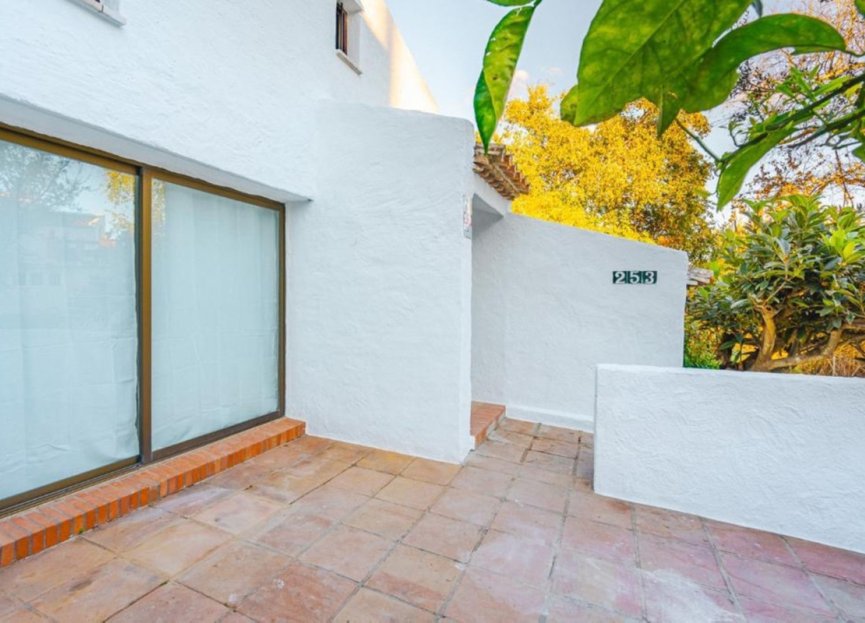 Resale - House - Semi-Detached House - Estepona - Estepona Centro