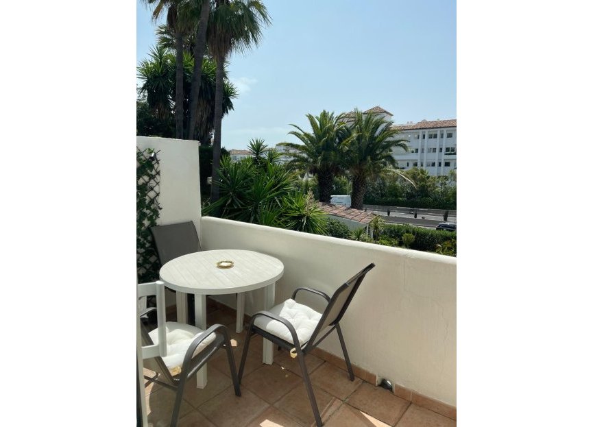 Resale - Apartment - Middle Floor Apartment - Marbella - Puerto Banús