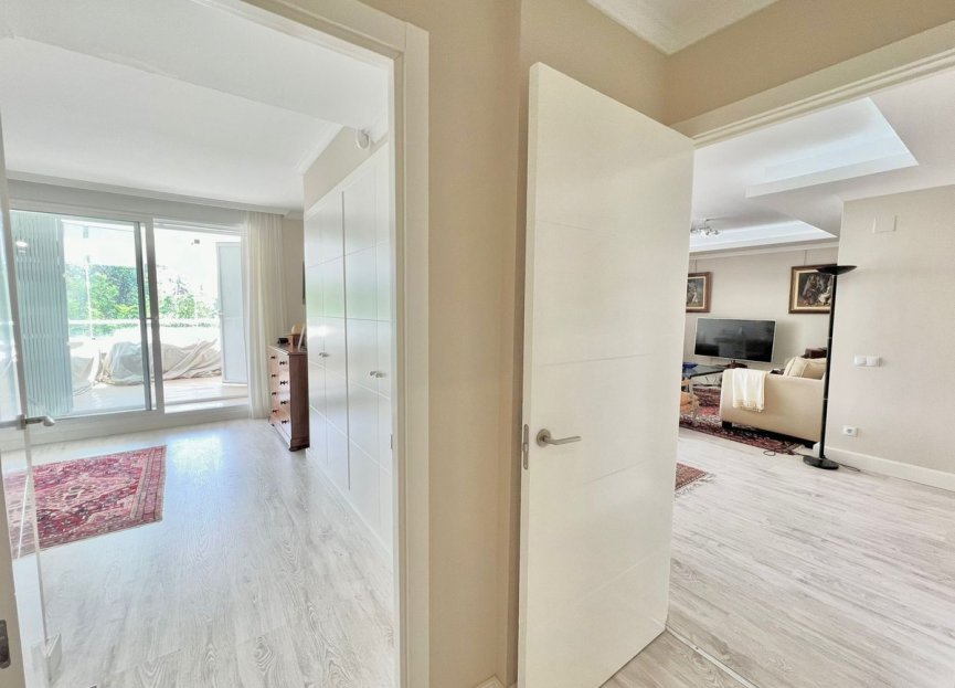 Resale - Apartment - Ground Floor Apartment - Marbella - Guadalmina Alta