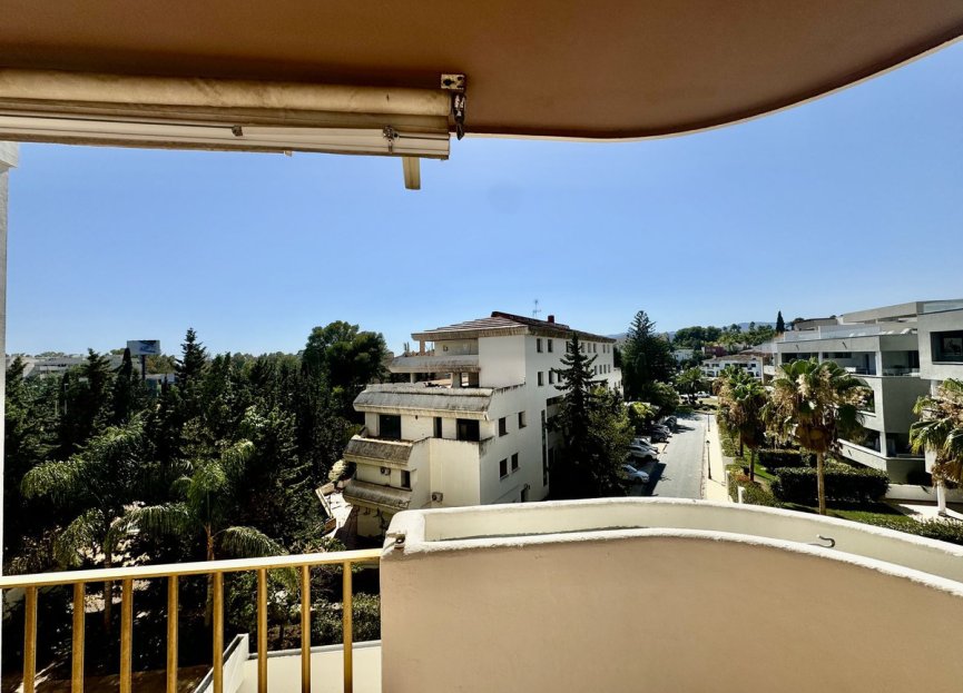 Resale - Apartment - Middle Floor Apartment - Marbella - Nueva Andalucia