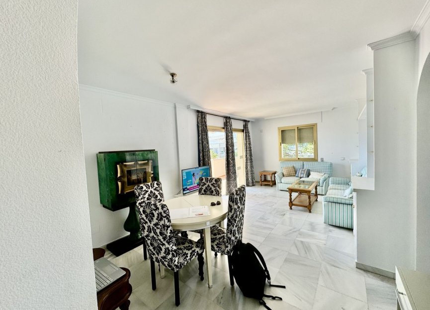 Resale - Apartment - Middle Floor Apartment - Marbella - Nueva Andalucia