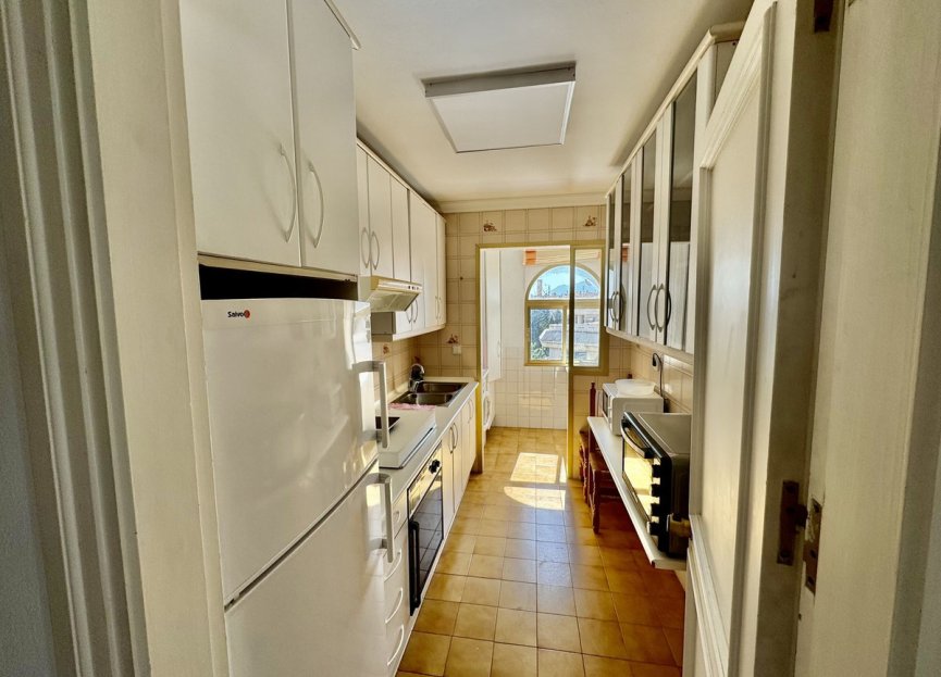 Resale - Apartment - Middle Floor Apartment - Marbella - Nueva Andalucia