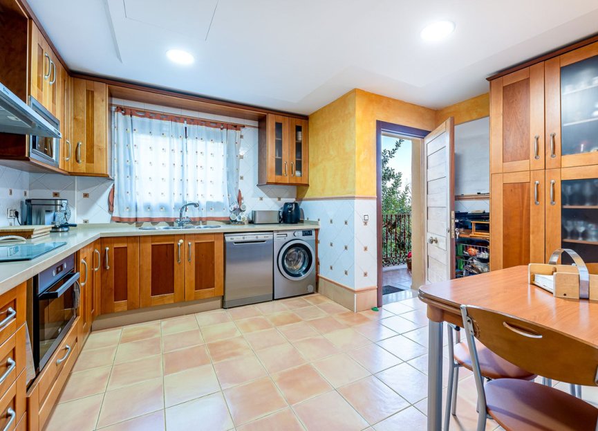 Reventa - House - Detached Villa - Benalmádena - Benalmadena Centro