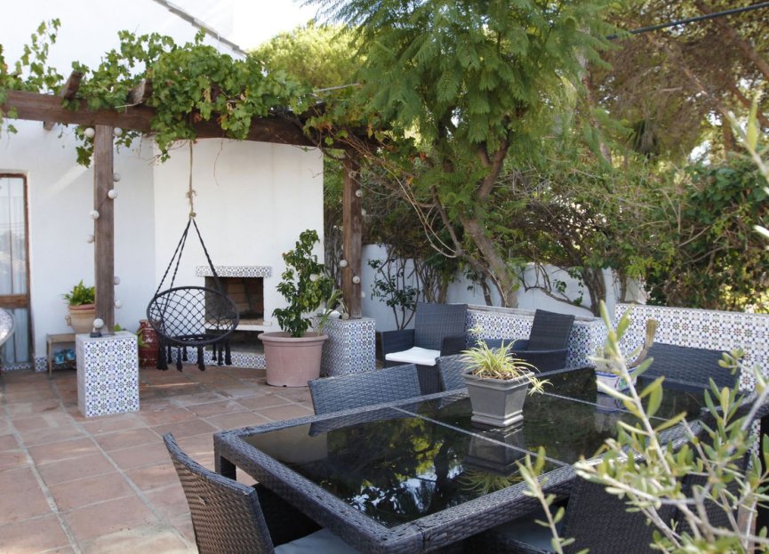 Resale - House - Detached Villa - Estepona - Estepona Centro