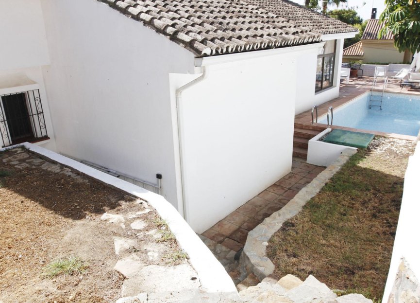 Resale - House - Detached Villa - Estepona - Estepona Centro