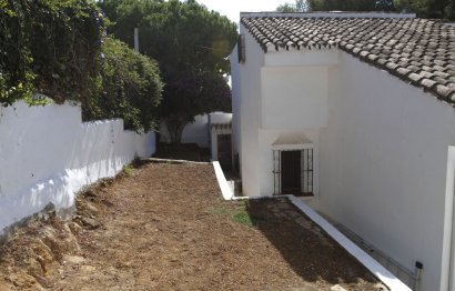 Resale - House - Detached Villa - Estepona - Estepona Centro