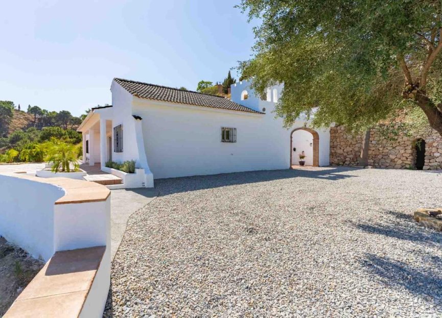 Resale - House - Finca - Cortijo - Estepona - Estepona Centro