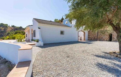 Resale - House - Finca - Cortijo - Estepona - Estepona Centro