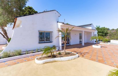 Resale - House - Finca - Cortijo - Estepona - Estepona Centro