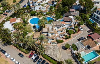 Resale - Apartment - Ground Floor Apartment - Marbella - Elviria