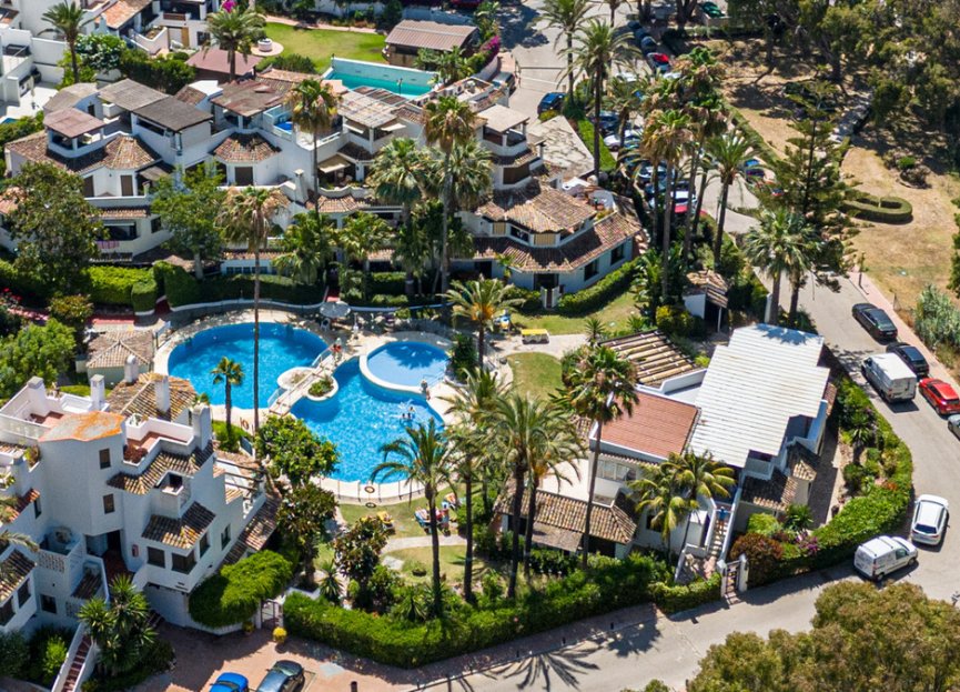 Resale - Apartment - Ground Floor Apartment - Marbella - Elviria