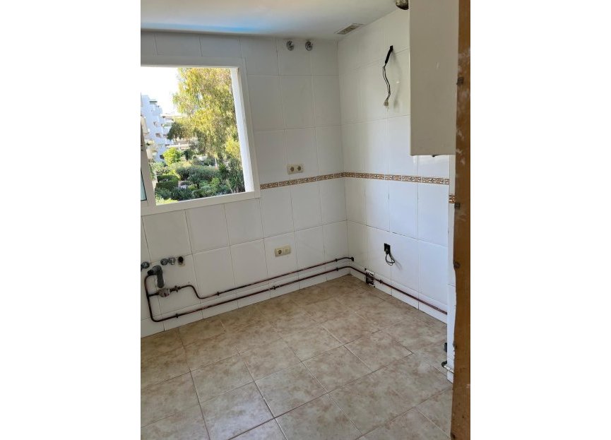 Resale - Apartment - Middle Floor Apartment - Marbella - Guadalmina Alta