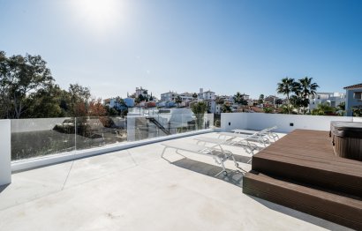 Resale - House - Detached Villa - Estepona - Estepona Centro