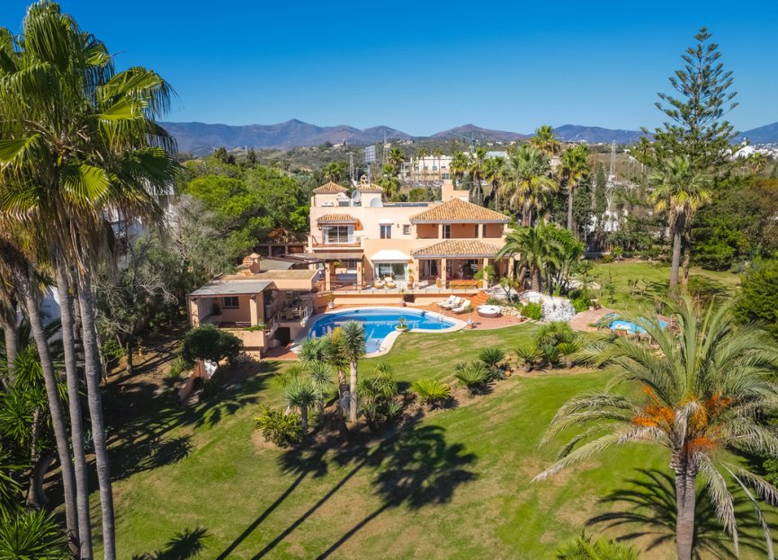 Resale - House - Detached Villa - Estepona - Estepona Centro