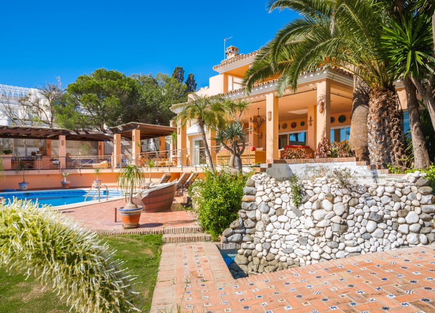 Resale - House - Detached Villa - Estepona - Estepona Centro