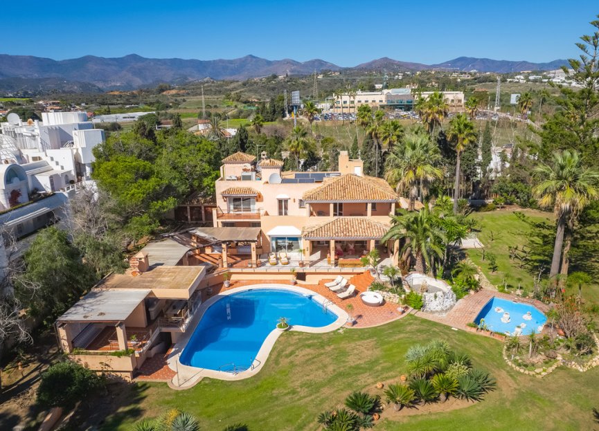 Resale - House - Detached Villa - Estepona - Estepona Centro