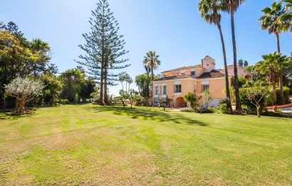 Resale - House - Detached Villa - Estepona - Estepona Centro