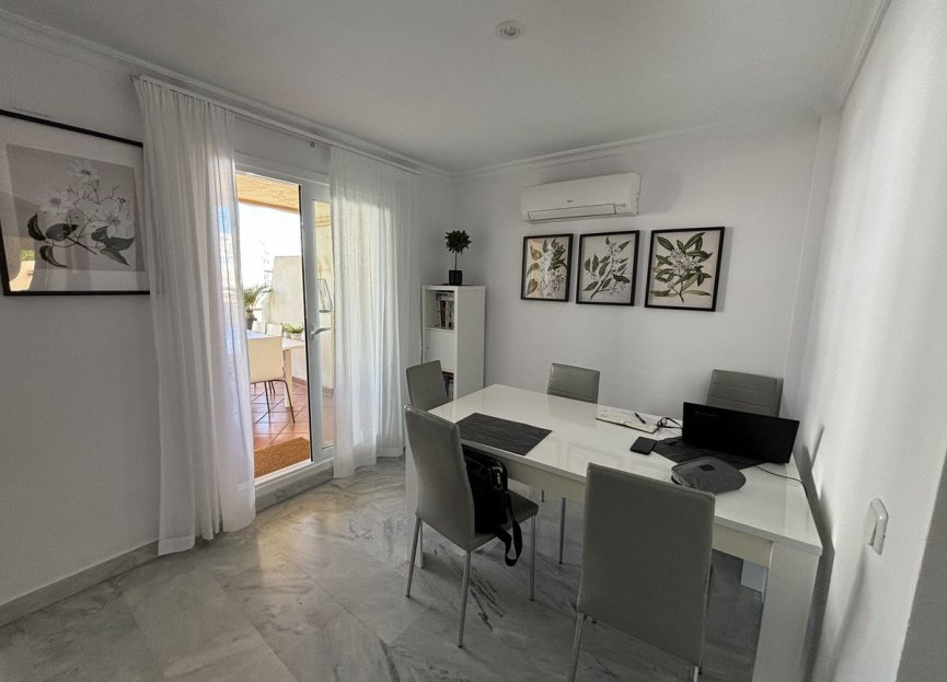 Resale - Apartment - Middle Floor Apartment - Marbella - Aloha