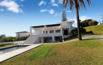 Resale - House - Detached Villa - Marbella - Nueva Andalucia