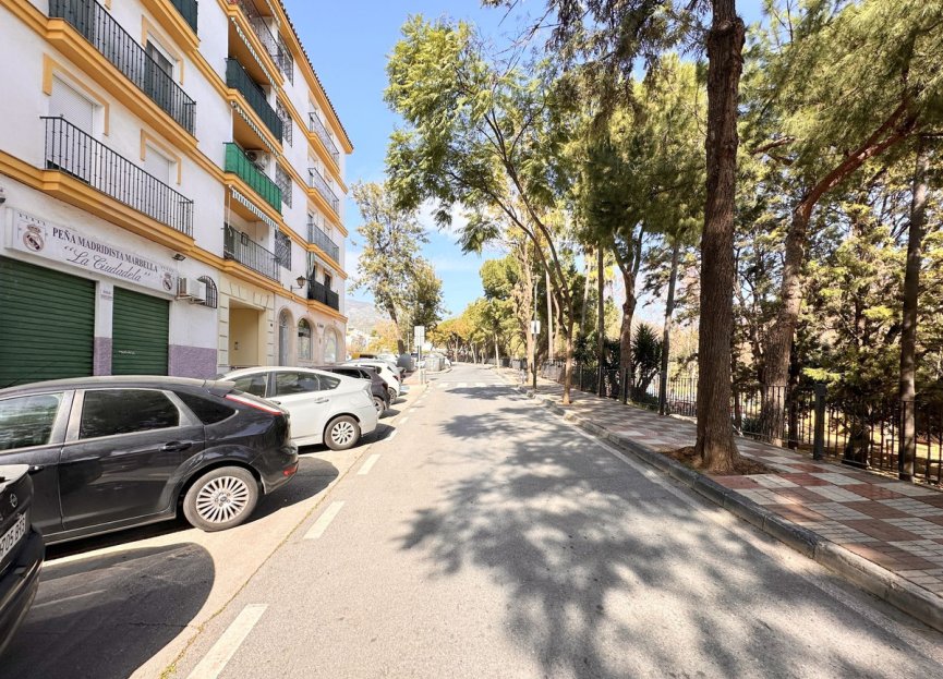 Resale - Apartment - Middle Floor Apartment - Marbella