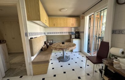 Resale - Apartment - Middle Floor Apartment - Estepona - Estepona Centro