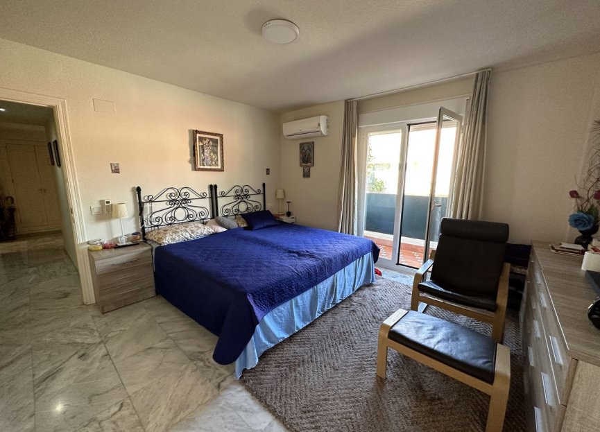 Resale - Apartment - Middle Floor Apartment - Estepona - Estepona Centro