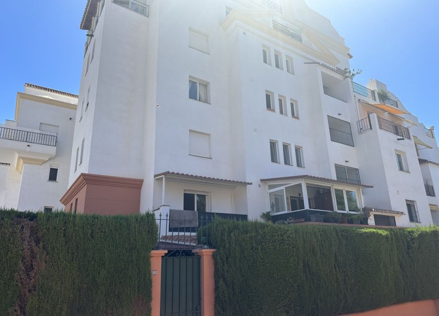 Resale - Apartment - Middle Floor Apartment - Estepona - Estepona Centro