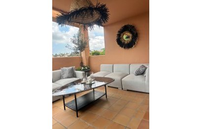 Resale - Apartment - Middle Floor Apartment - Marbella - Elviria