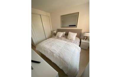 Resale - Apartment - Middle Floor Apartment - Marbella - Elviria