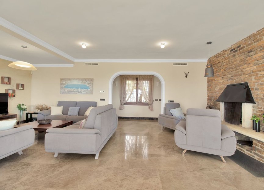 Resale - House - Detached Villa - Marbella - Elviria