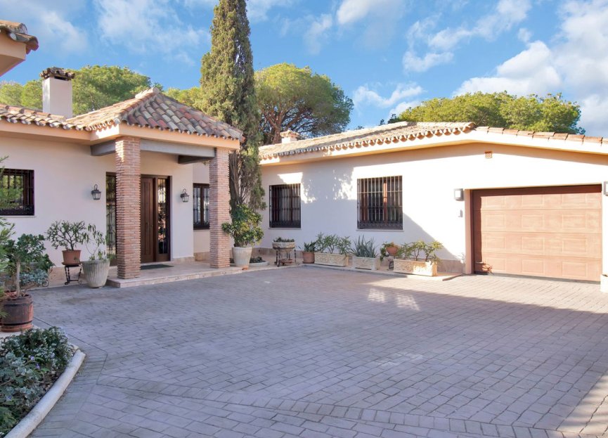 Resale - House - Detached Villa - Marbella - Elviria