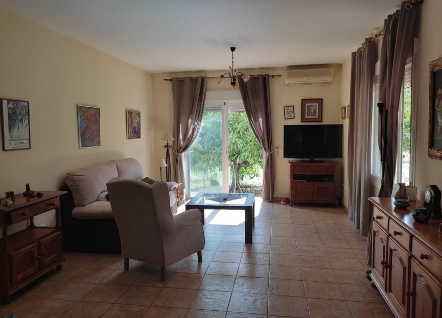 Resale - House - Detached Villa - Estepona - Estepona Centro