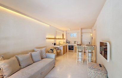 Resale - Apartment - Middle Floor Apartment - Estepona - Estepona Centro