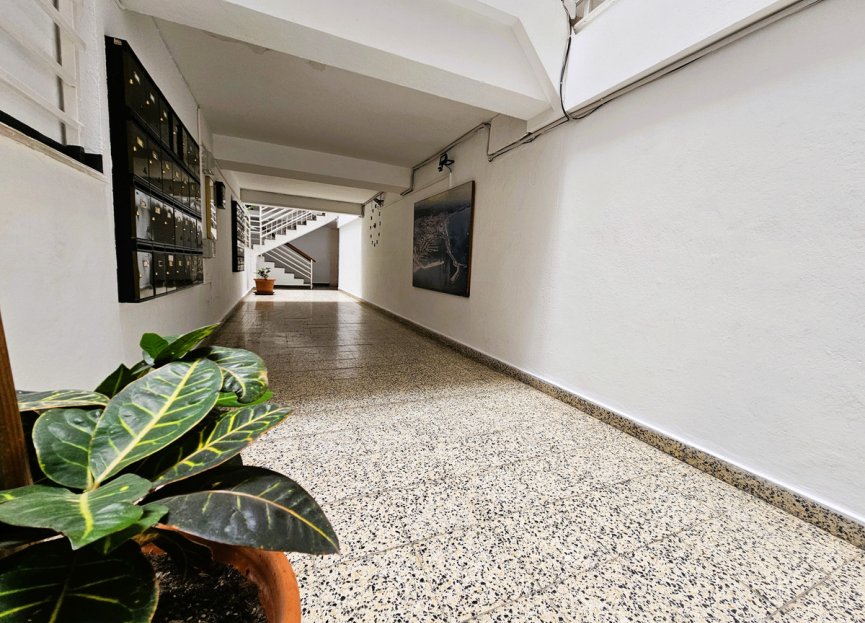 Resale - Apartment - Middle Floor Apartment - Estepona - Estepona Centro