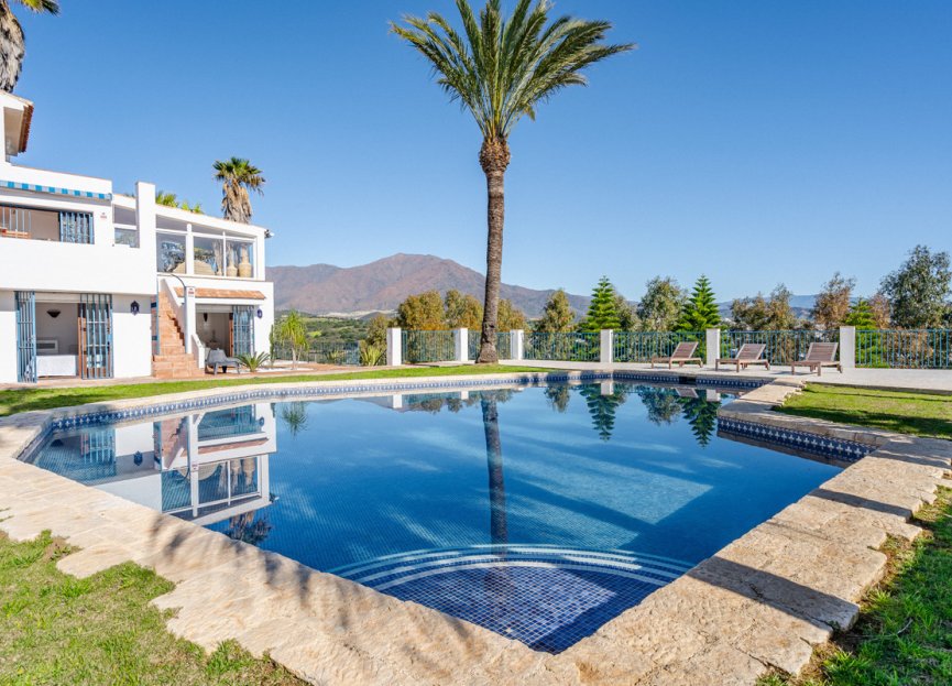 Resale - House - Detached Villa - Estepona - Estepona Centro