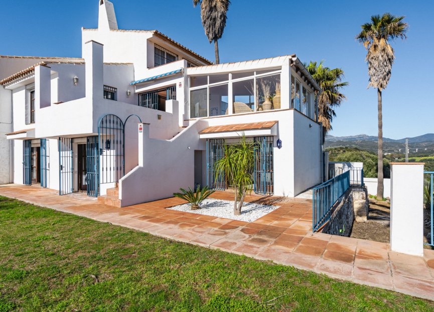 Resale - House - Detached Villa - Estepona - Estepona Centro