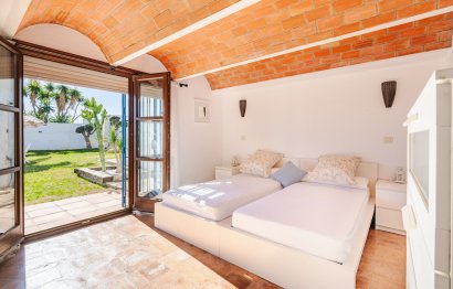 Resale - House - Detached Villa - Estepona - Estepona Centro