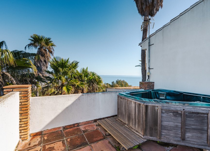 Resale - House - Detached Villa - Estepona - Estepona Centro