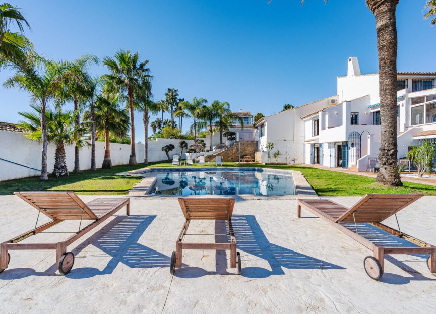 Resale - House - Detached Villa - Estepona - Estepona Centro