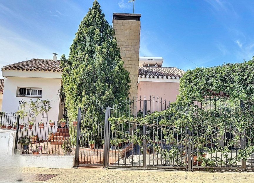 Resale - House - Semi-Detached House - Estepona - Estepona Centro