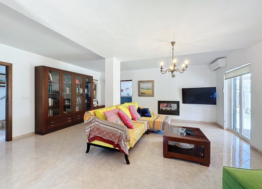 Resale - House - Detached Villa - Estepona - Estepona Centro