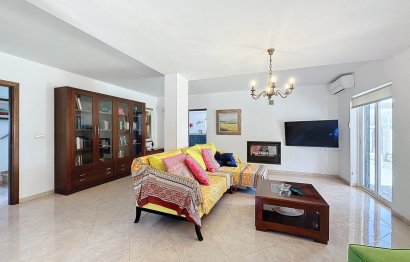 Resale - House - Detached Villa - Estepona - Estepona Centro