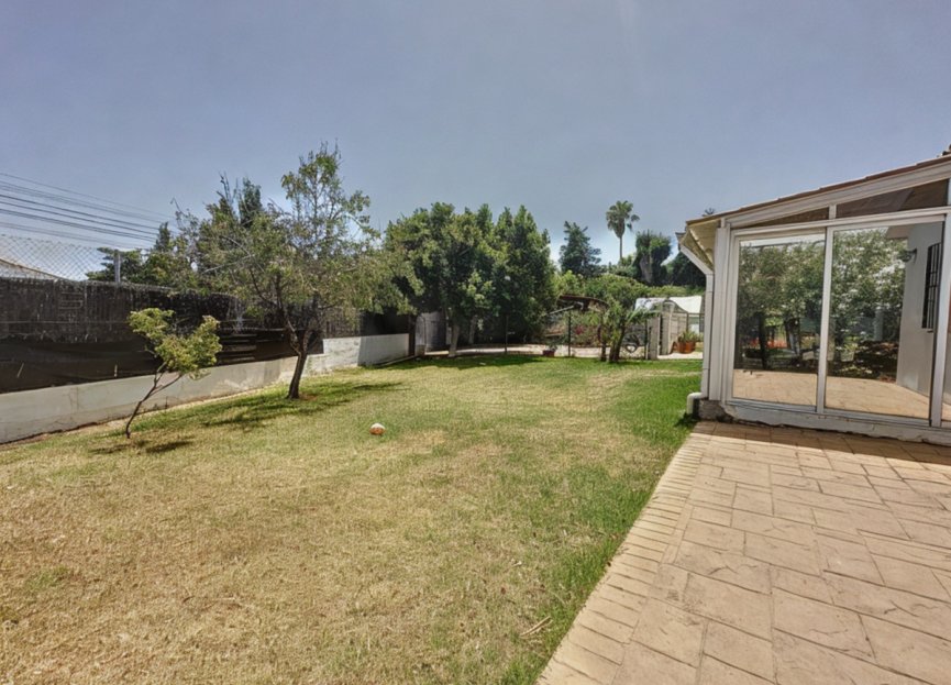 Resale - House - Detached Villa - Estepona - Estepona Centro