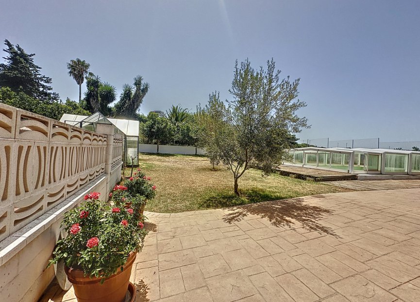 Resale - House - Detached Villa - Estepona - Estepona Centro