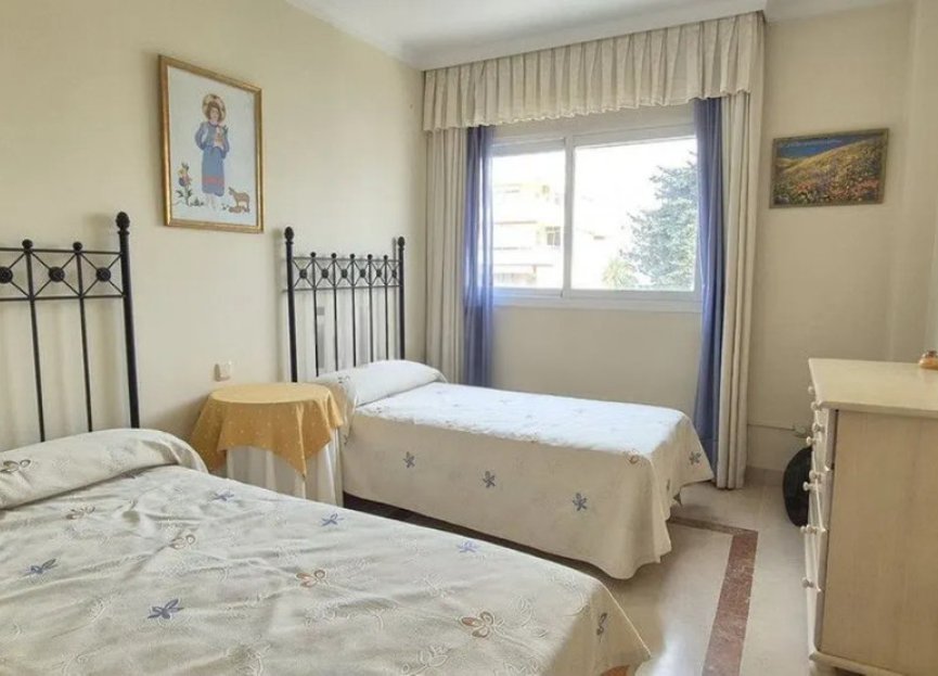 Resale - Apartment - Middle Floor Apartment - Marbella