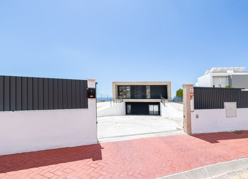 Resale - House - Detached Villa - Benalmádena - Benalmadena Centro