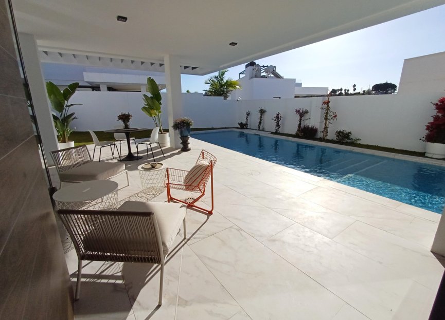 Resale - House - Detached Villa - Estepona - Estepona Centro