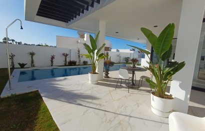 Resale - House - Detached Villa - Estepona - Estepona Centro